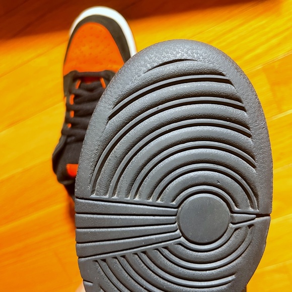 SOLD on the gram (@chillwillscloset) -Nike Pro B Dunk Low ”Flash” 2002 304292801 - Picture 10 of 11